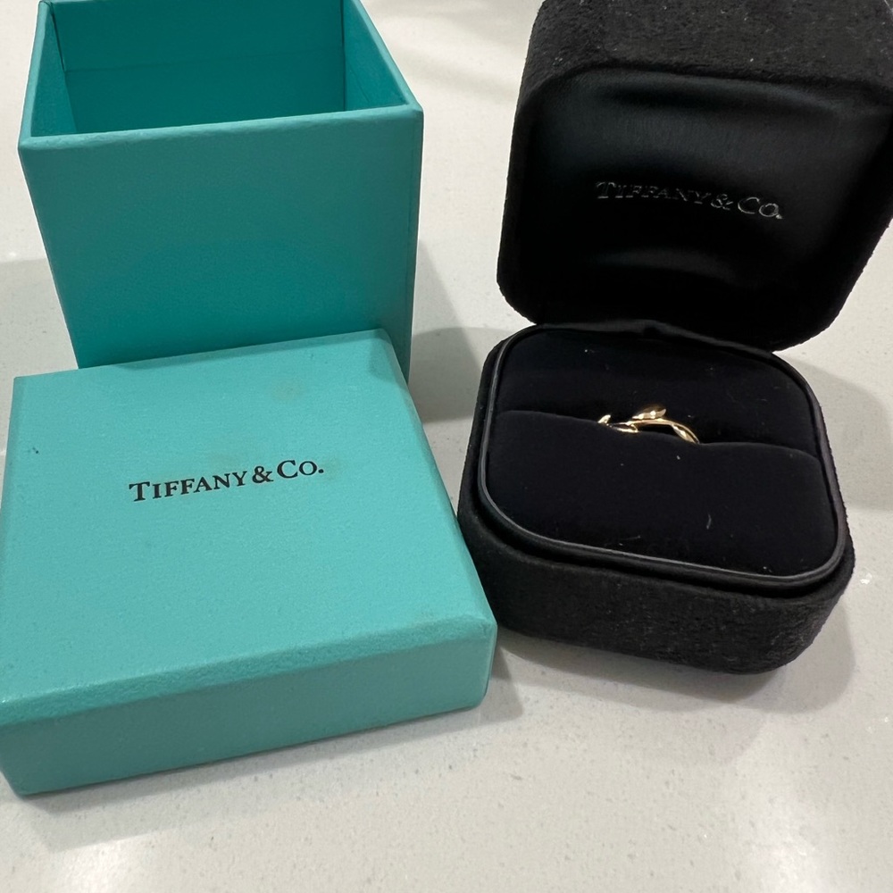 Tiffany Paloma Picasso Olive Leaf Band Ring in Yellow Gold, Narrow.